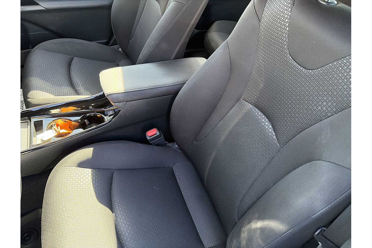 2022 Toyota Prius LE