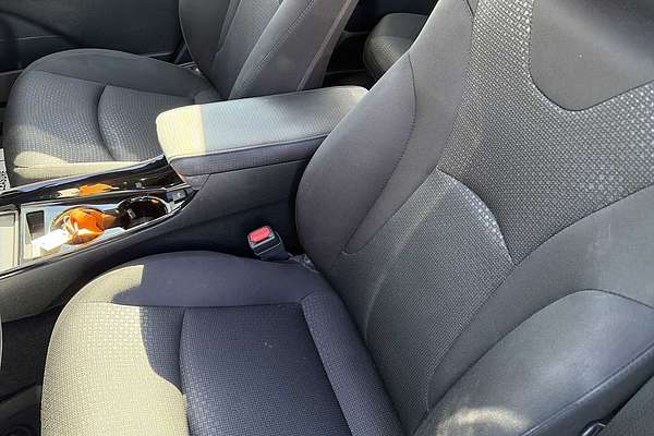 2022 Toyota Prius LE