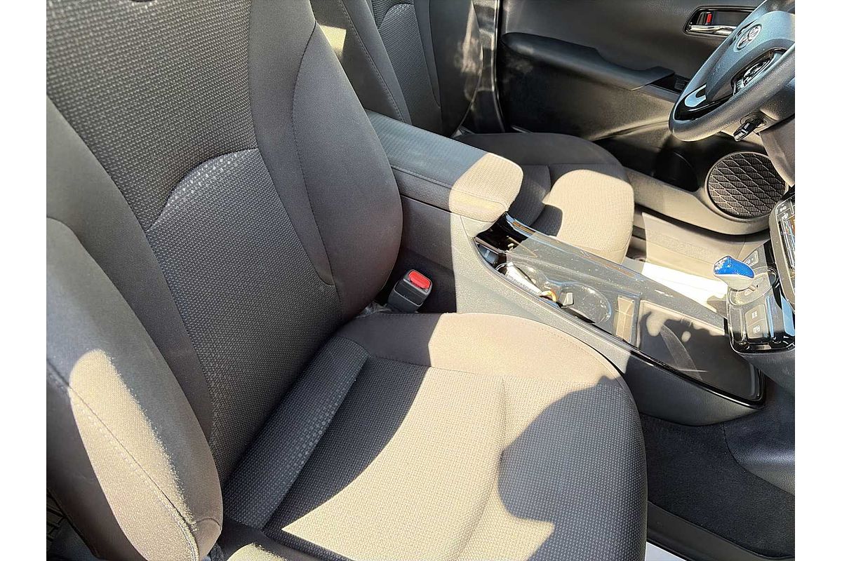 2022 Toyota Prius LE