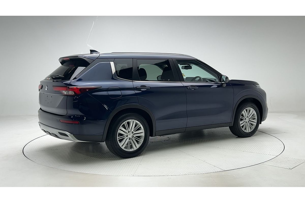 2024 Mitsubishi Outlander LS ZM