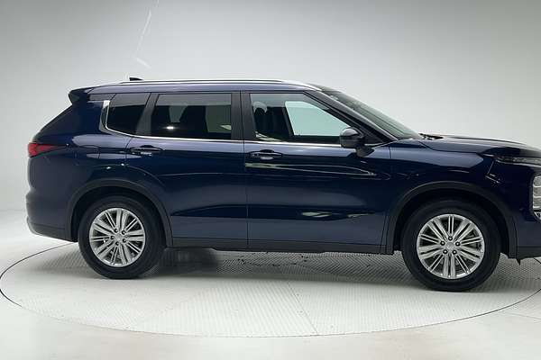 2024 Mitsubishi Outlander LS ZM