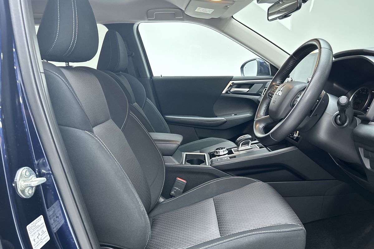 2024 Mitsubishi Outlander LS ZM