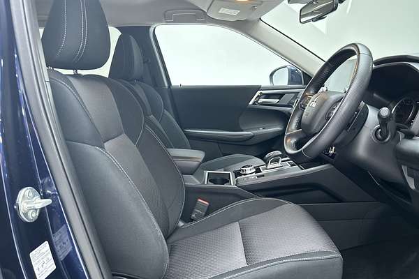 2024 Mitsubishi Outlander LS ZM