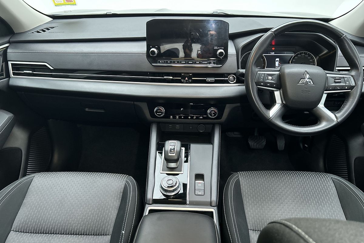 2024 Mitsubishi Outlander LS ZM