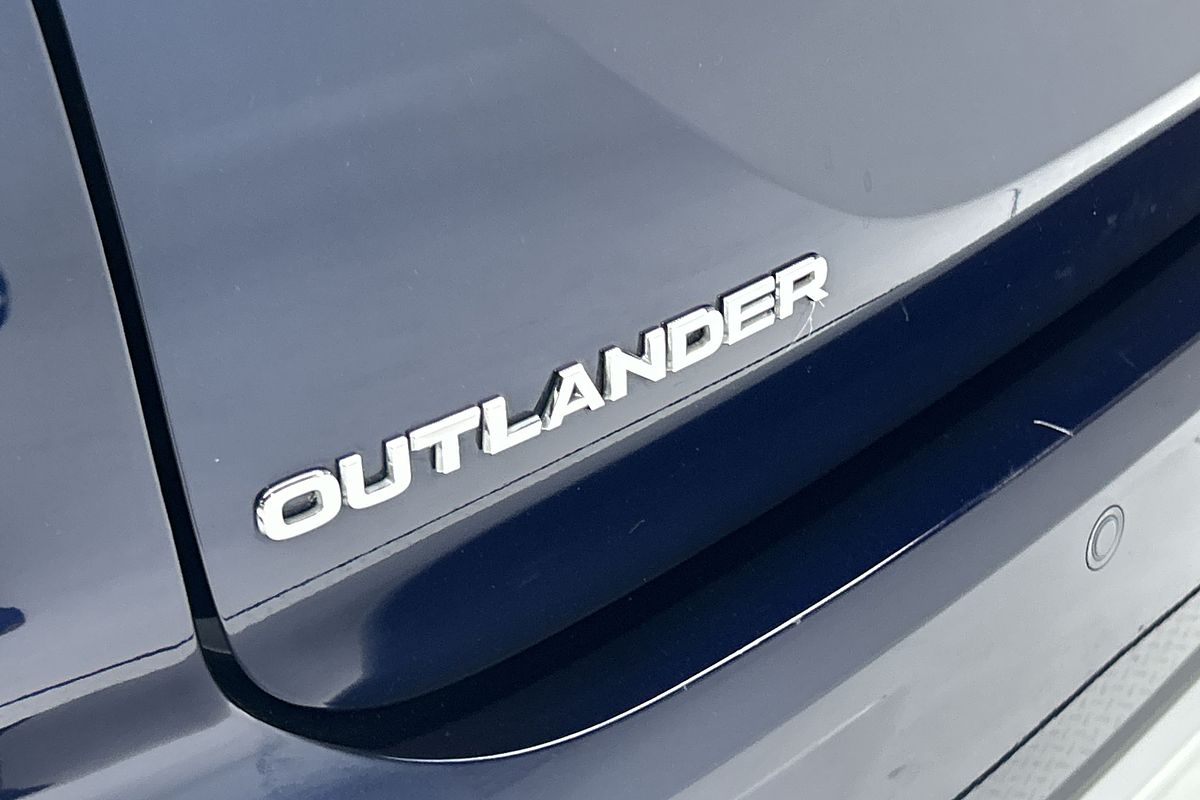 2024 Mitsubishi Outlander LS ZM