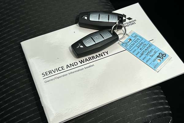 2024 Mitsubishi Outlander LS ZM