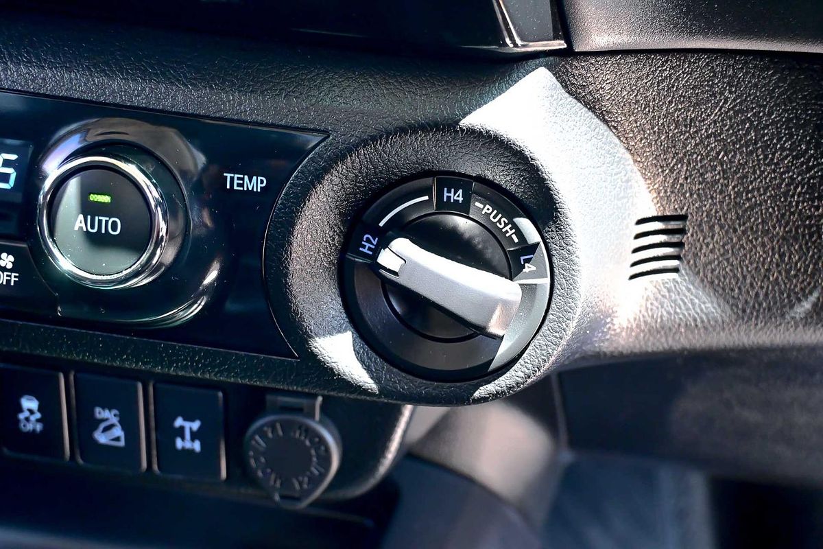 2018 Toyota Hilux SR5 GUN126R 4X4