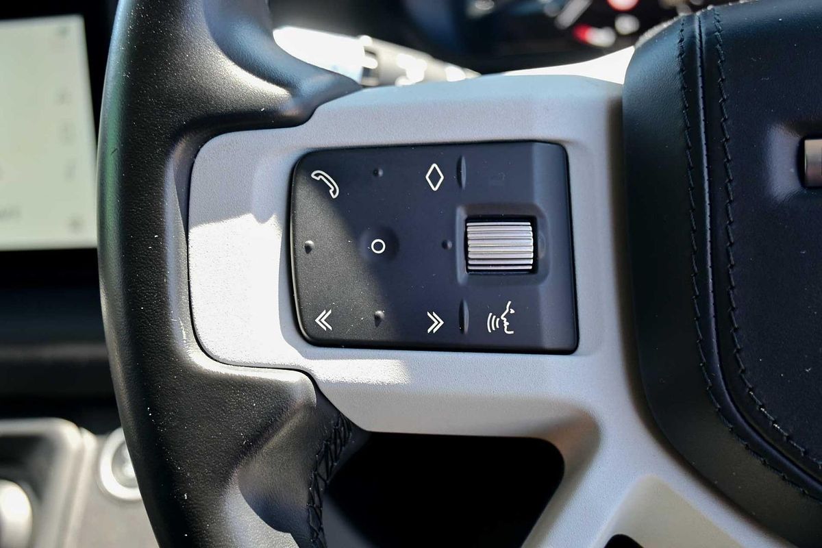 2020 Land Rover Defender 110 P400 SE L663