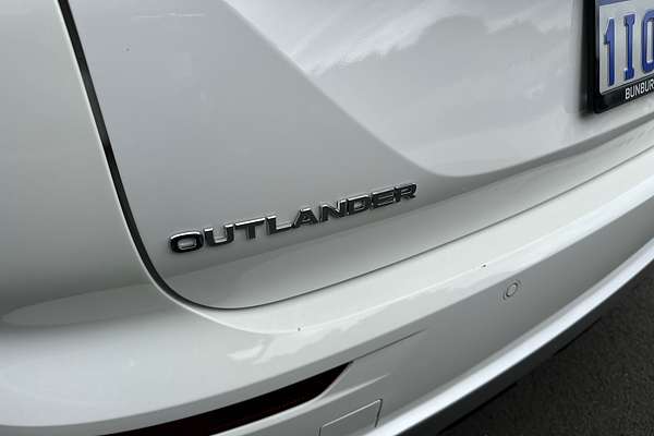 2024 Mitsubishi Outlander LS ZM