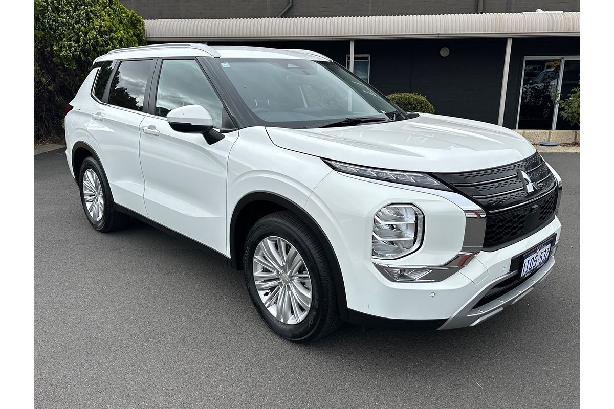 2024 Mitsubishi Outlander LS ZM