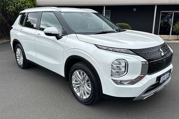 2024 Mitsubishi Outlander LS ZM