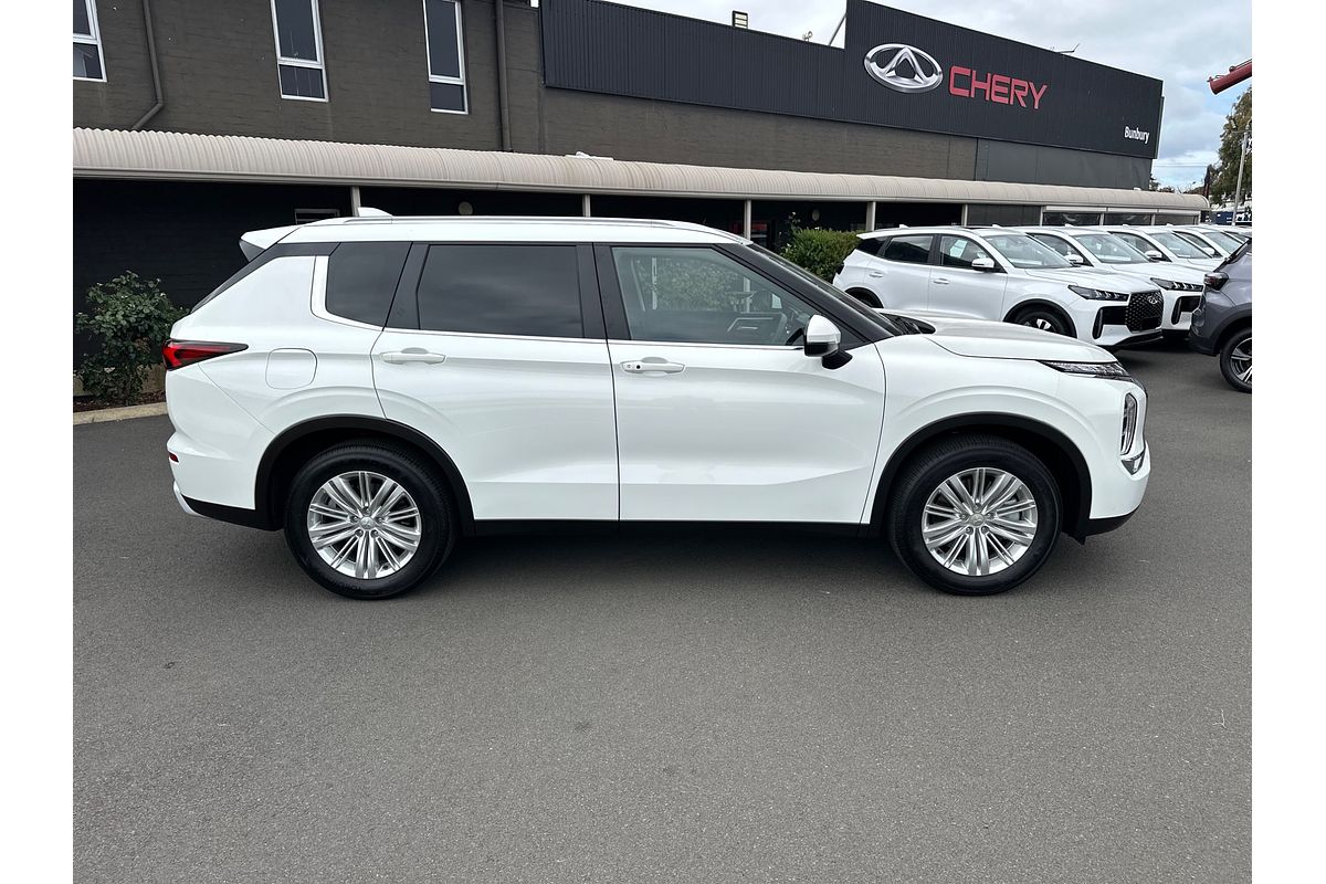 2024 Mitsubishi Outlander LS ZM