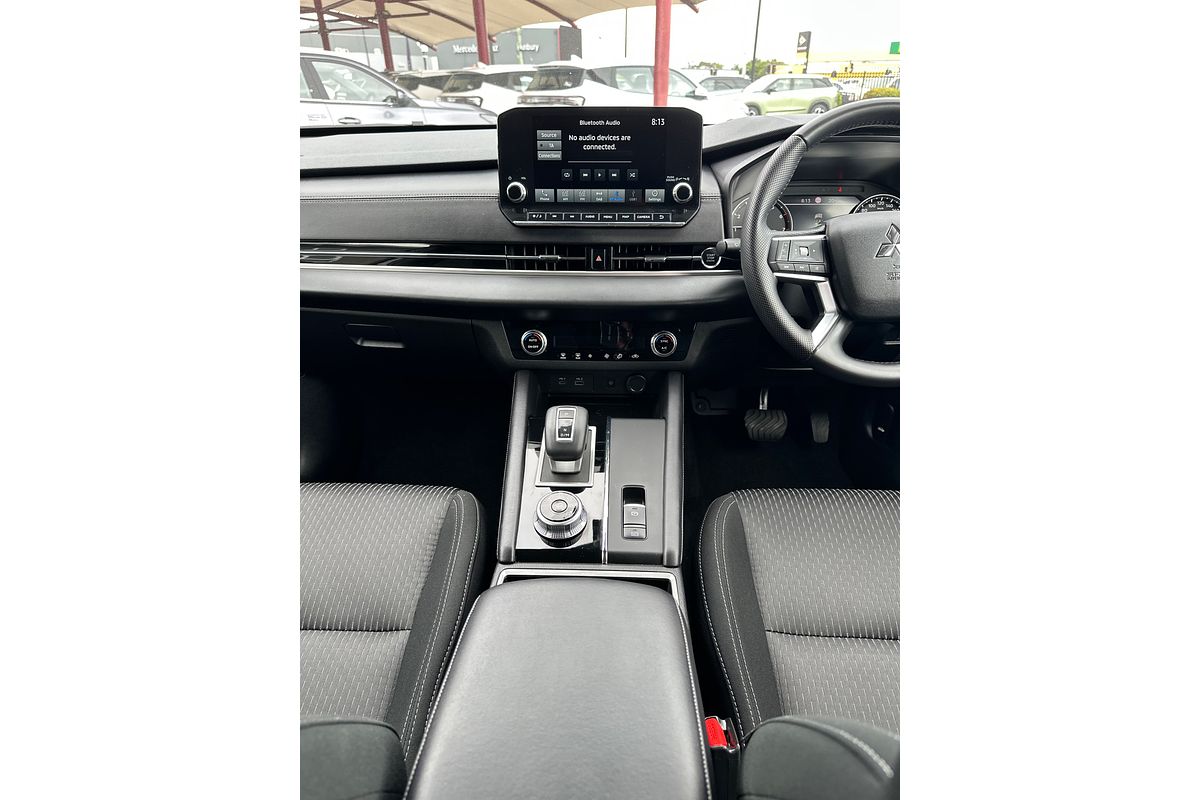 2024 Mitsubishi Outlander LS ZM