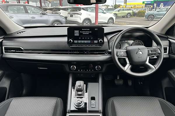 2024 Mitsubishi Outlander LS ZM