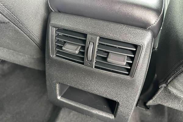 2024 Mitsubishi Outlander LS ZM