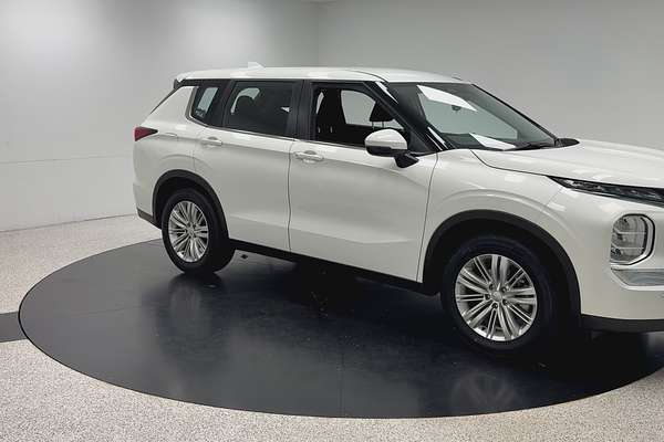 2023 Mitsubishi Outlander ES ZM