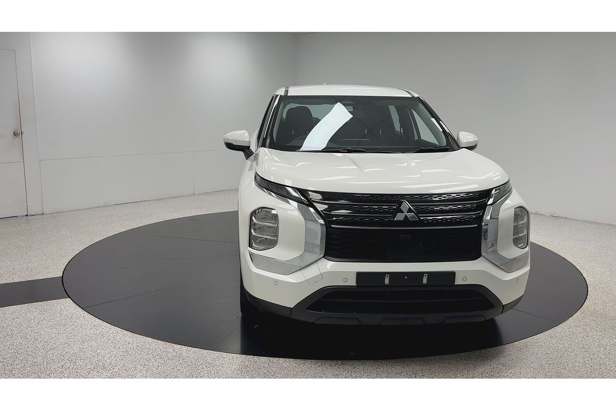 2023 Mitsubishi Outlander ES ZM