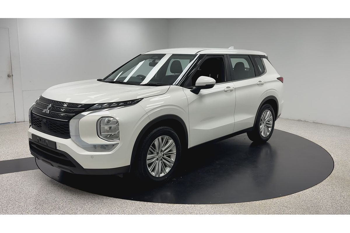 2023 Mitsubishi Outlander ES ZM