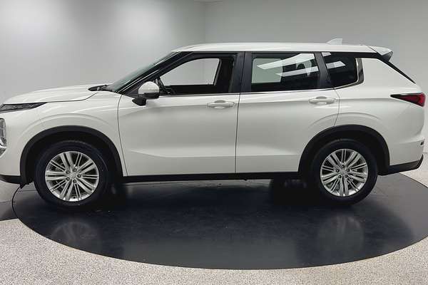 2023 Mitsubishi Outlander ES ZM