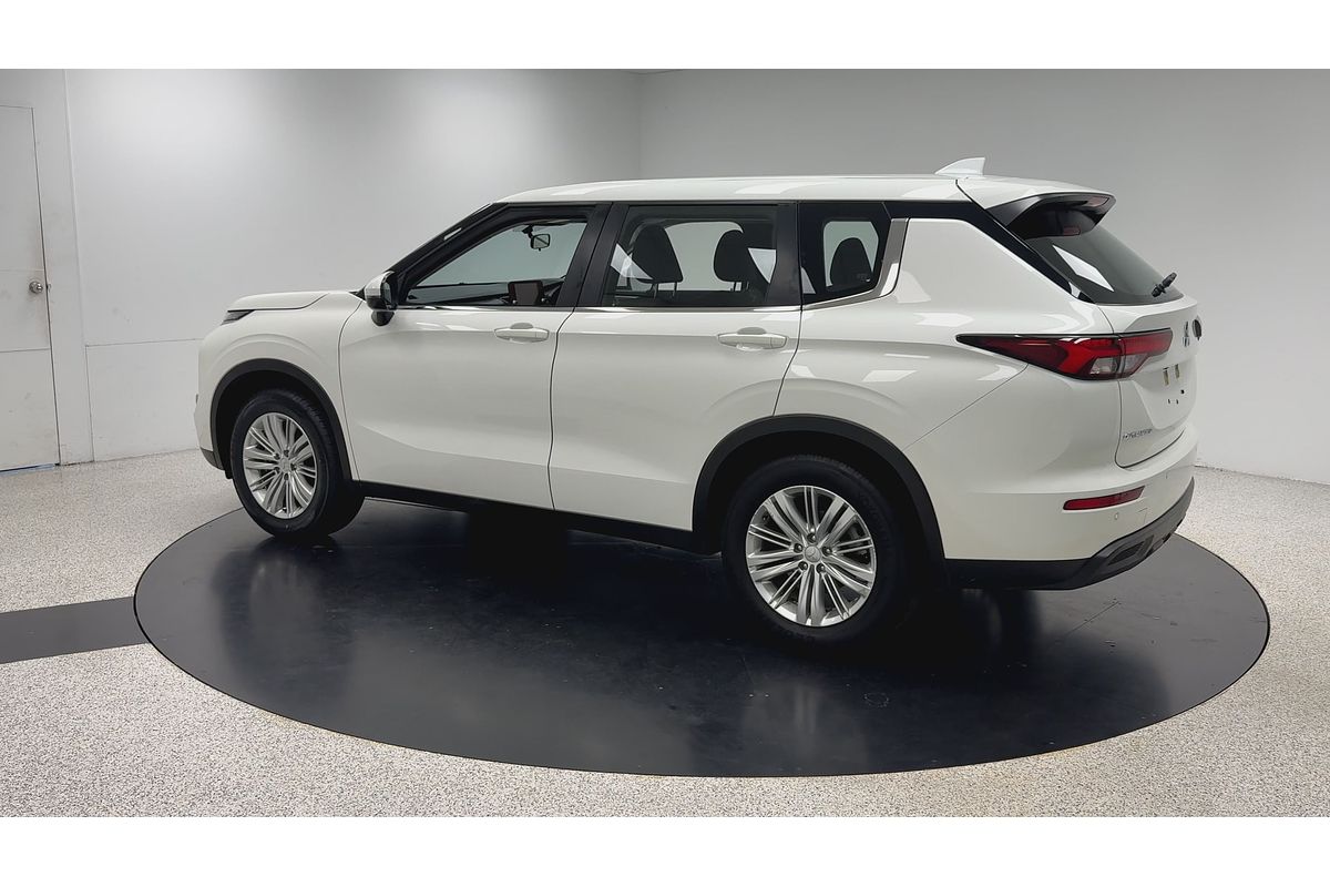 2023 Mitsubishi Outlander ES ZM