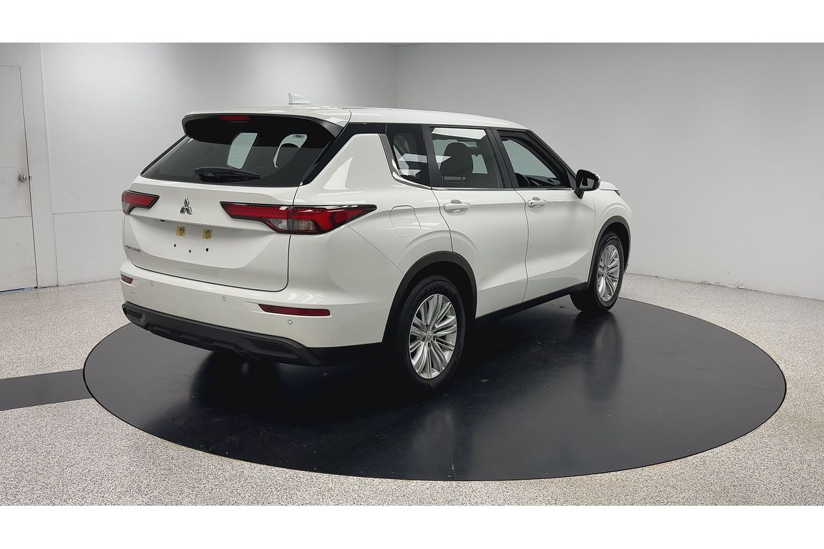 2023 Mitsubishi Outlander ES ZM