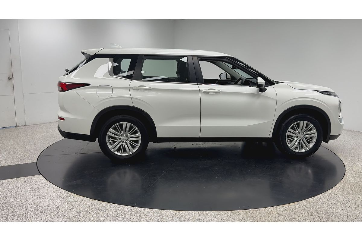 2023 Mitsubishi Outlander ES ZM