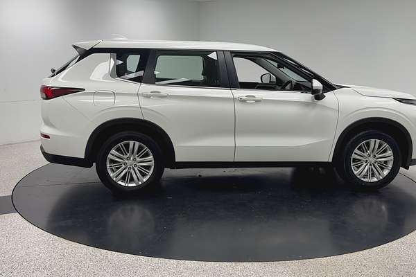 2023 Mitsubishi Outlander ES ZM