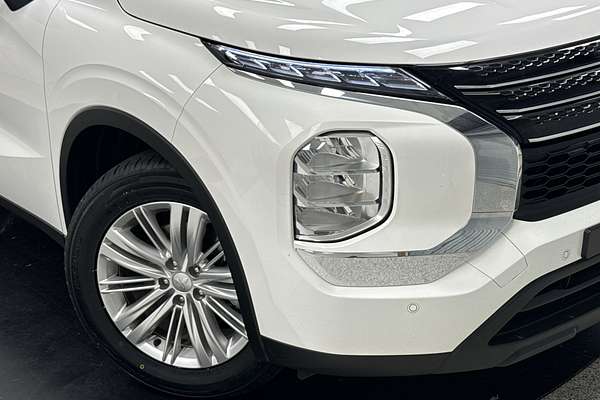 2023 Mitsubishi Outlander ES ZM