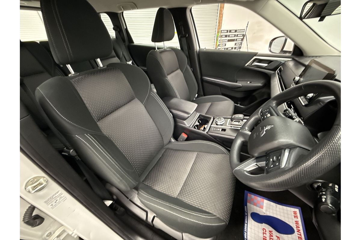 2023 Mitsubishi Outlander ES ZM