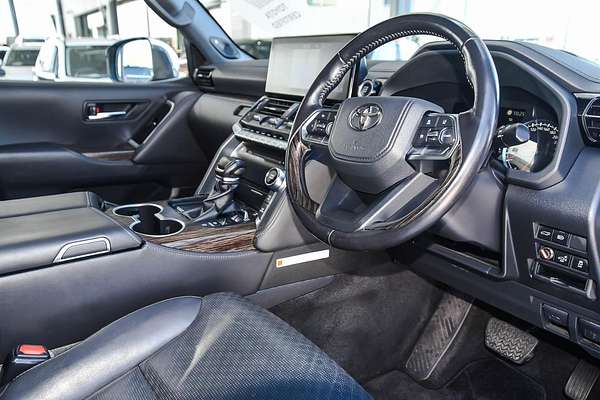 2022 Toyota LANDCRUISER LC300 SAHARA (4x4) FJA300R