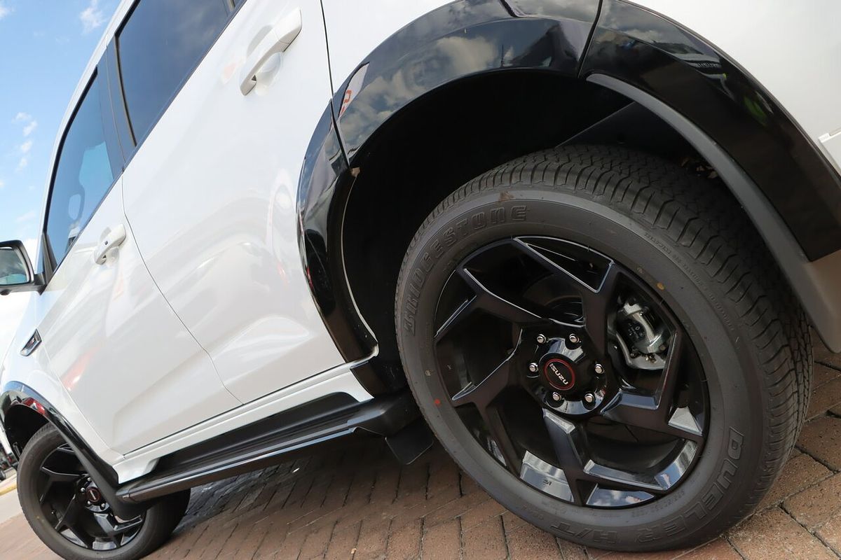 2025 Isuzu MU-X X-TERRAIN