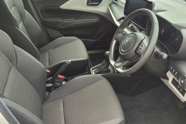 2024 Suzuki Swift Hybrid Plus UZ