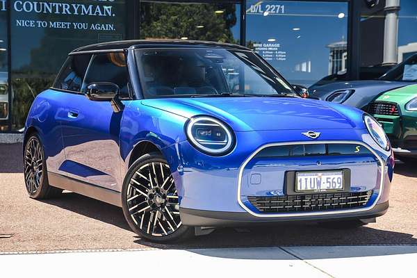 2025 MINI Cooper SE Favoured J01