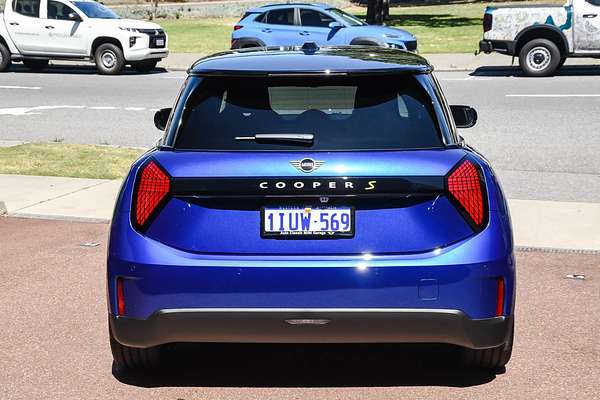 2025 MINI Cooper SE Favoured J01