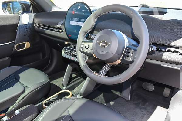 2025 MINI Cooper SE Favoured J01