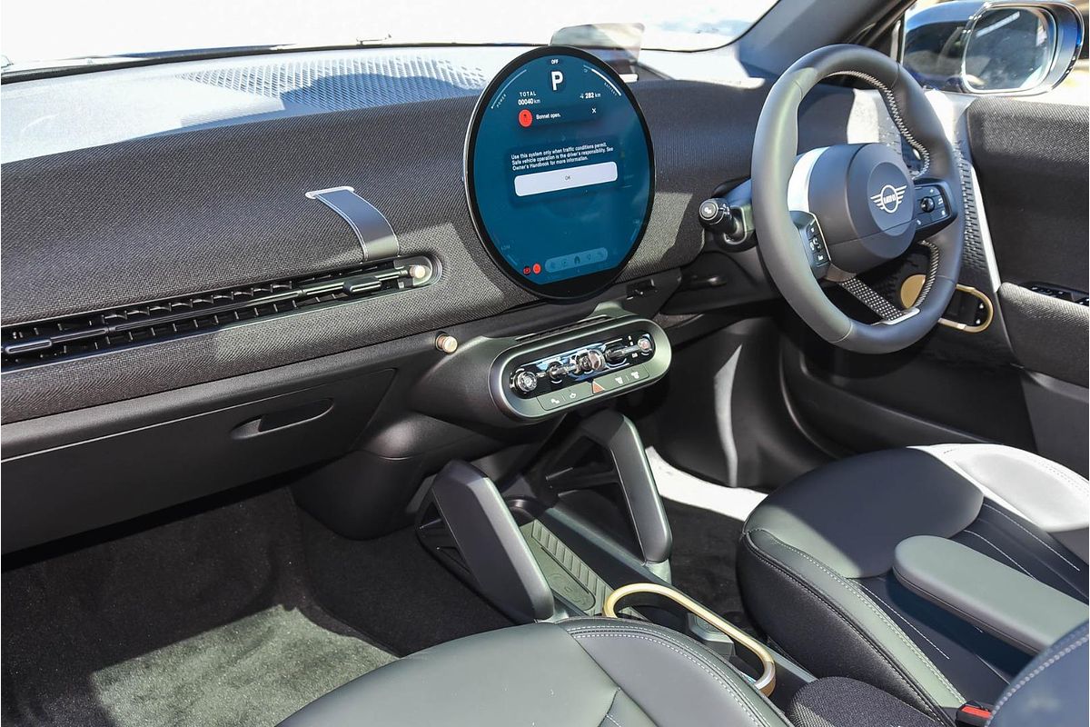 2025 MINI Cooper SE Favoured J01