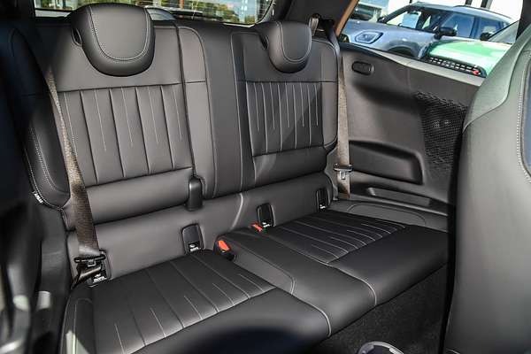 2025 MINI Cooper SE Favoured J01