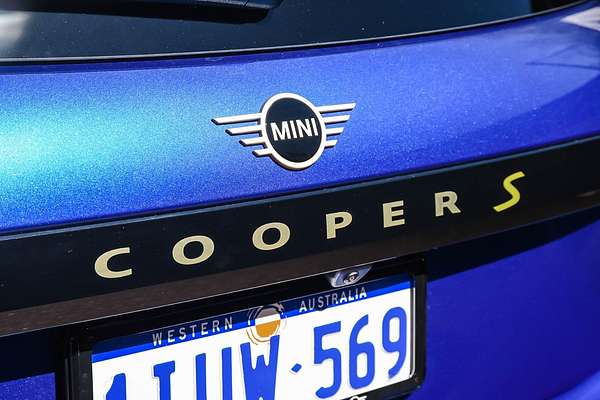 2025 MINI Cooper SE Favoured J01