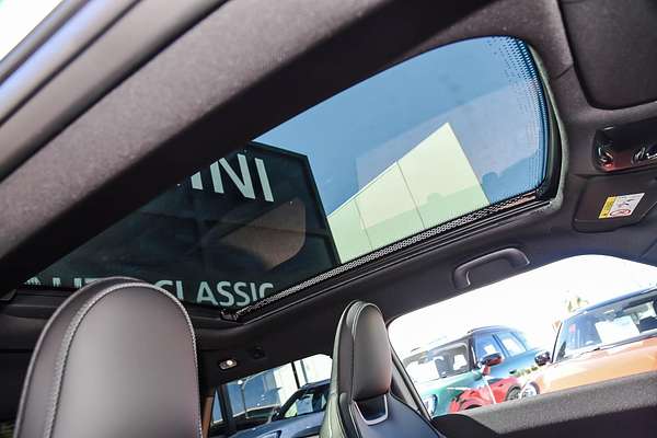 2025 MINI Cooper SE Favoured J01