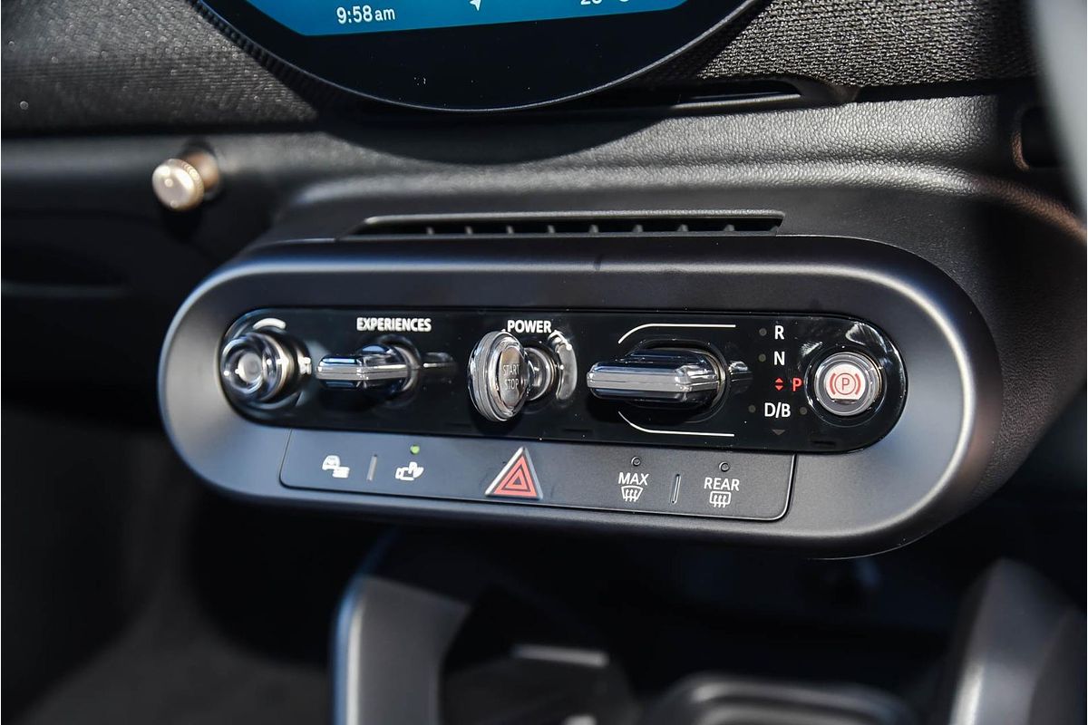 2025 MINI Cooper SE Favoured J01