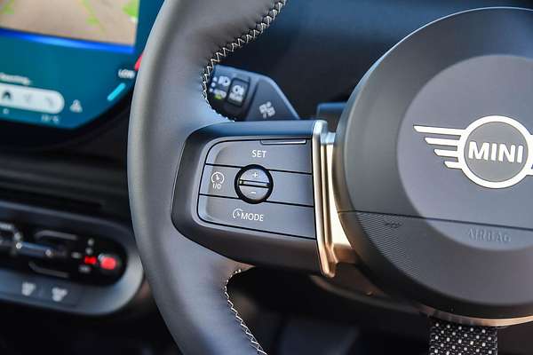 2025 MINI Cooper SE Favoured J01