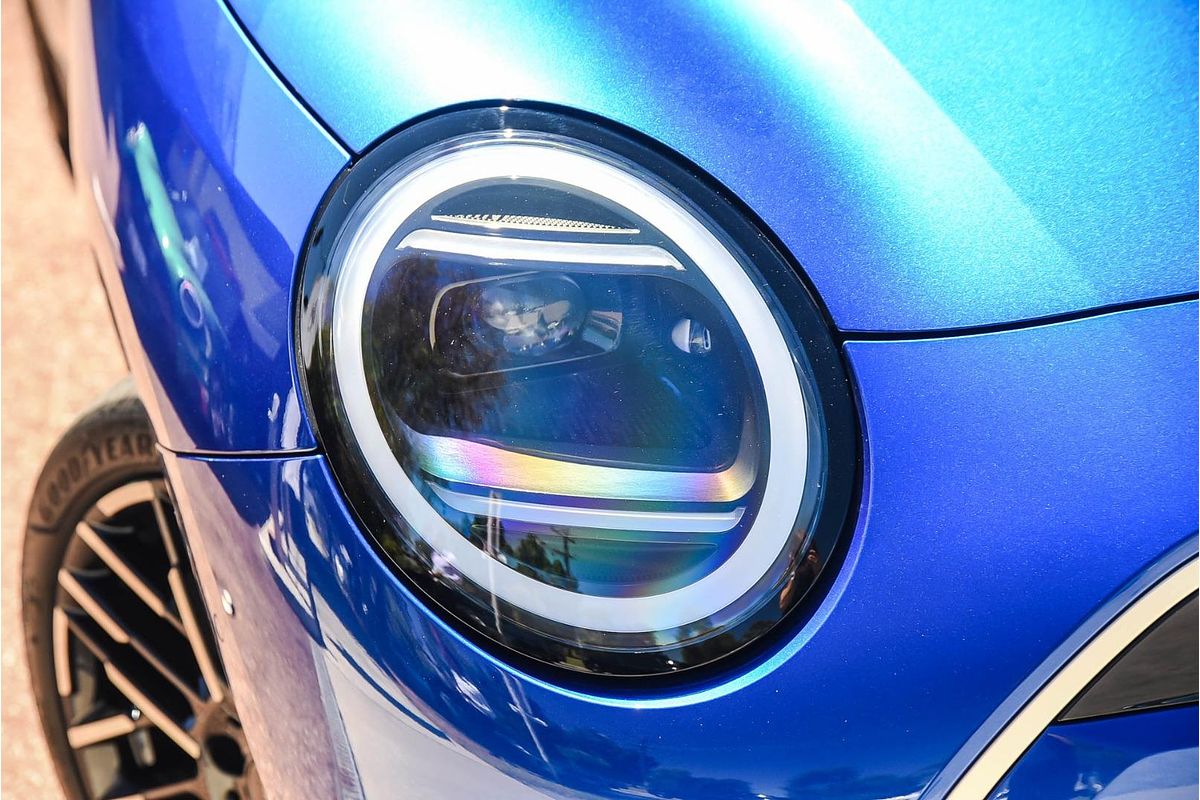 2025 MINI Cooper SE Favoured J01