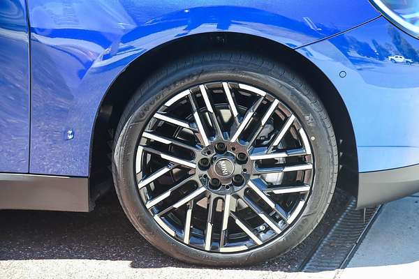 2025 MINI Cooper SE Favoured J01