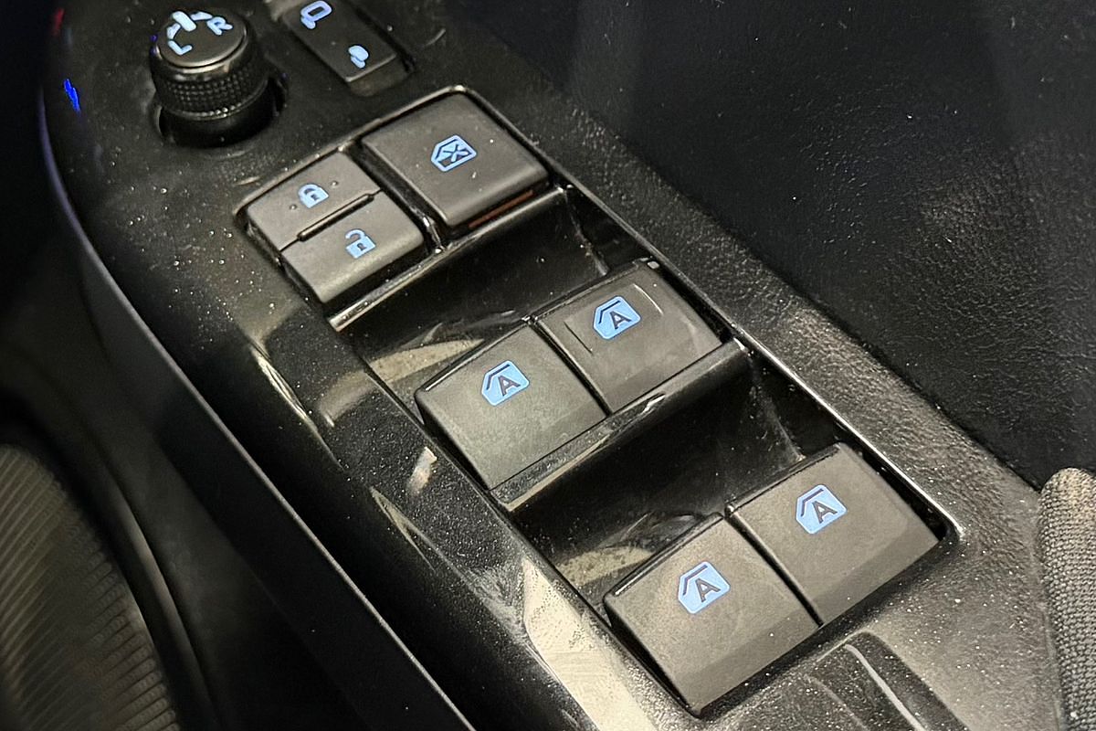 2017 Toyota Hilux SR5 GUN126R 4X4