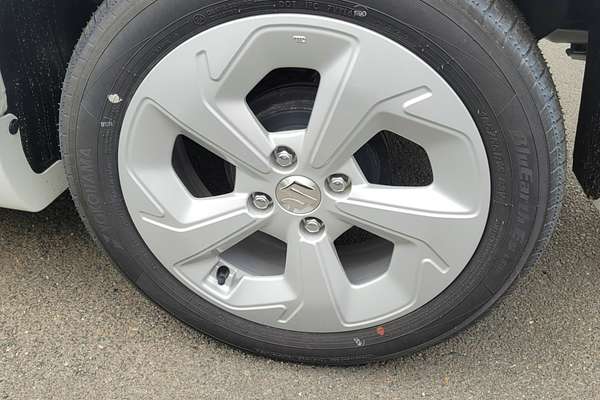 2024 Suzuki Swift Hybrid Plus UZ