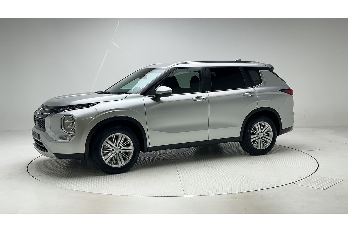 2023 Mitsubishi Outlander LS ZM