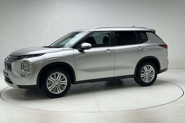 2023 Mitsubishi Outlander LS ZM