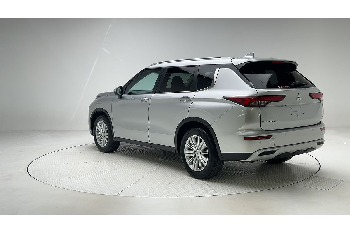 2023 Mitsubishi Outlander LS ZM