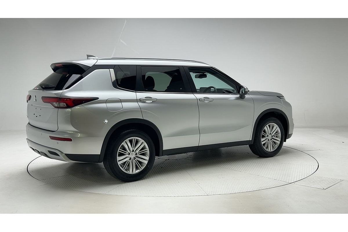 2023 Mitsubishi Outlander LS ZM