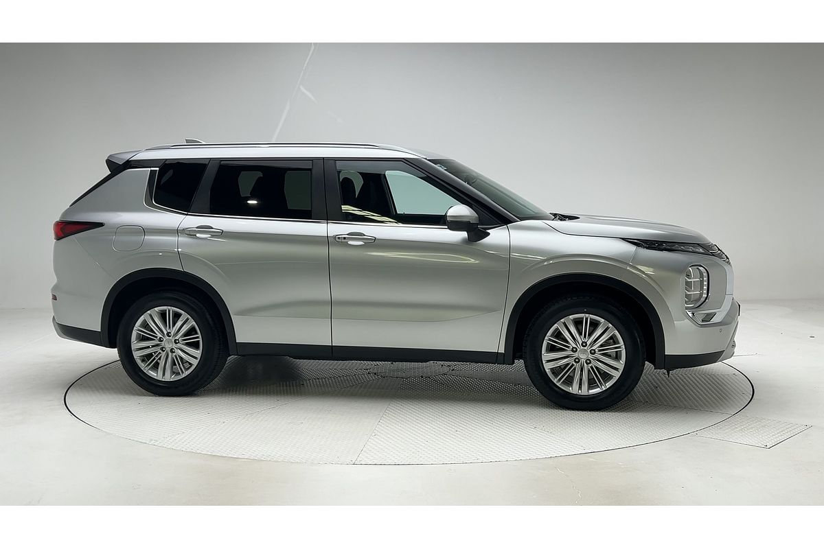 2023 Mitsubishi Outlander LS ZM